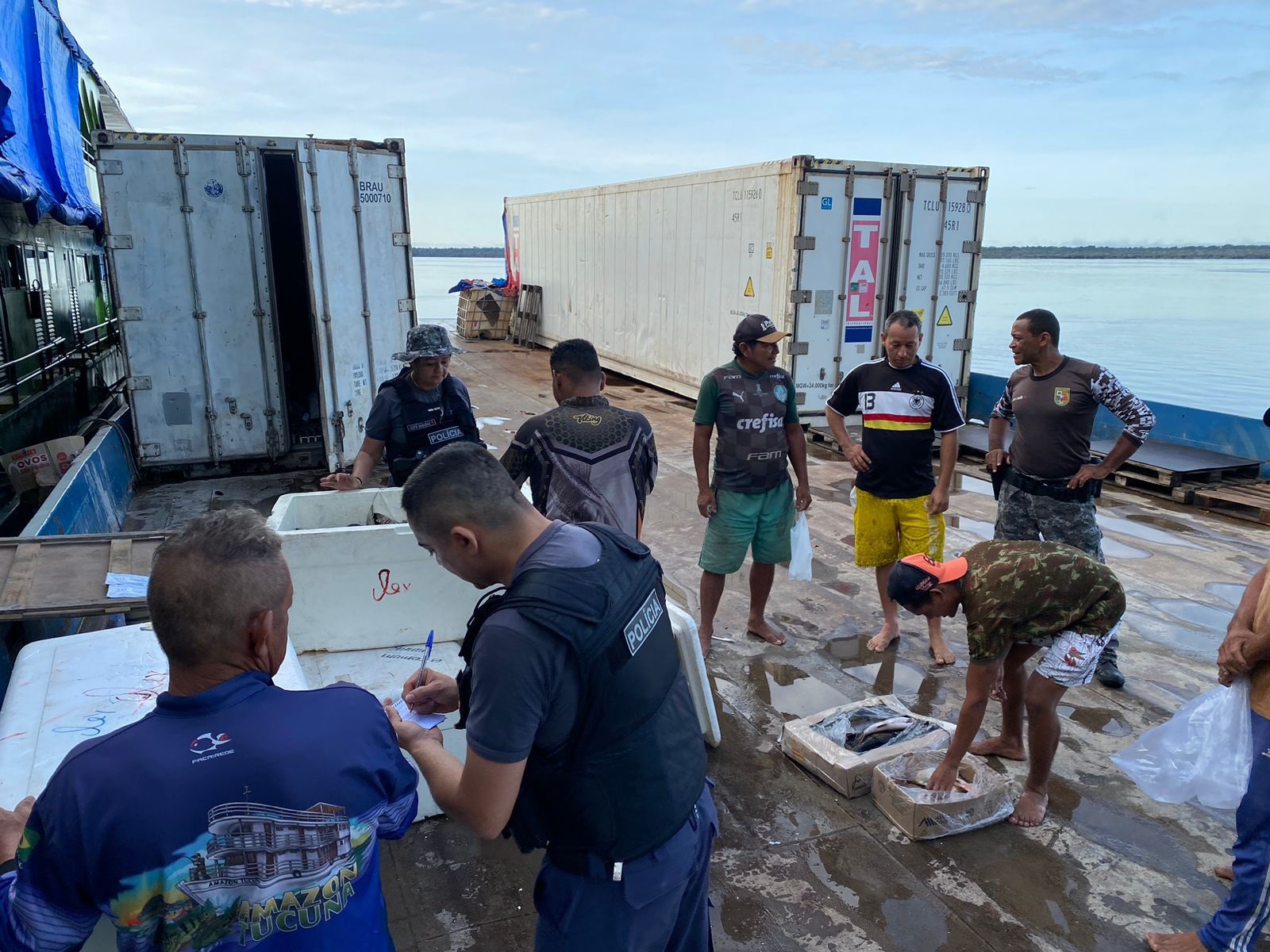 Base Arpão apreende 1,5 tonelada de pescado ilegal no interior do AM