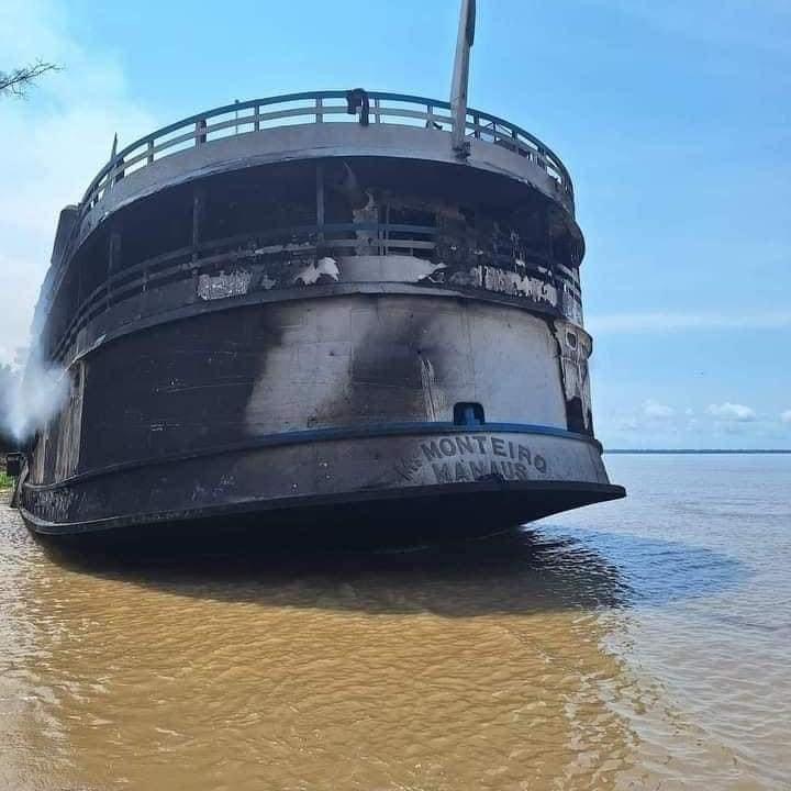 Sobe para 5 o número de mortos em incêndio de embarcação no Amazonas