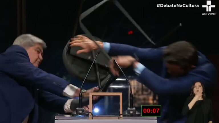 Datena debate