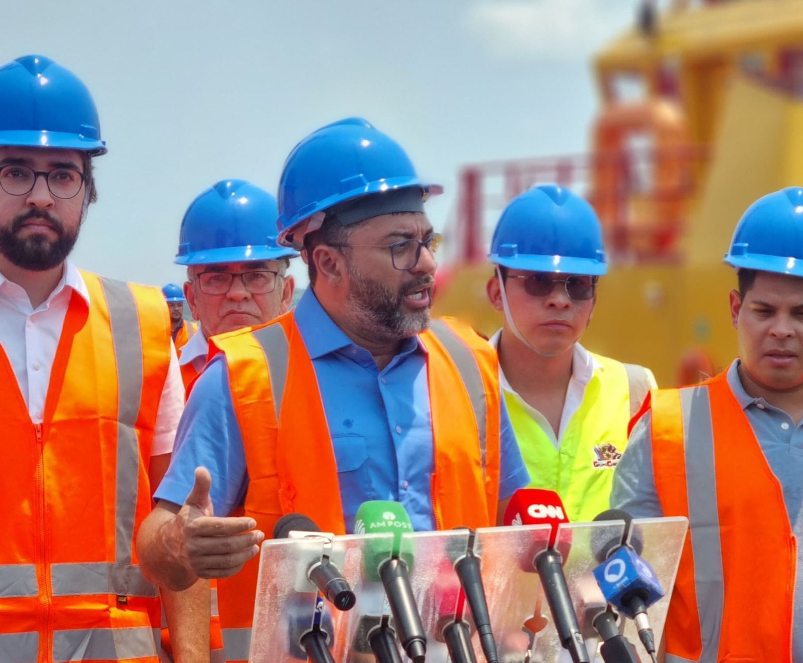 Wilson Lima visita instalações do Grupo Chibatão e Super Terminais no Rio Amazonas, em Itacoatiara