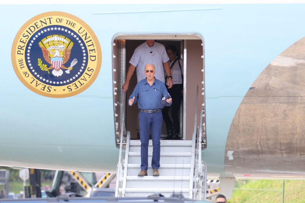 Em viagem histórica, presidente dos EUA Joe Biden chega em Manaus