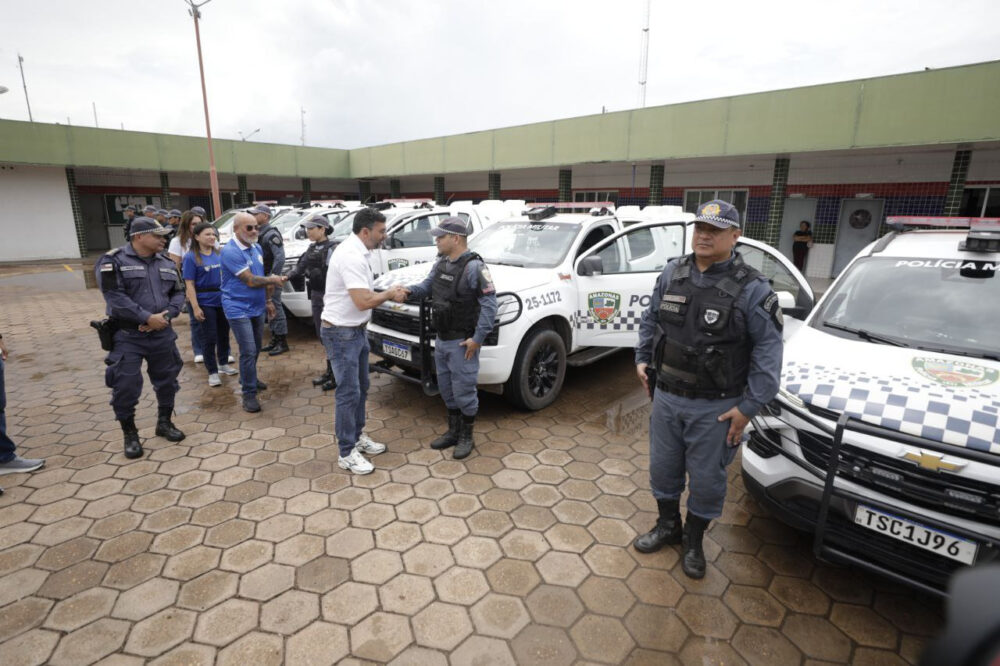 Em Itacoatiara, governador Wilson Lima entrega 13 novas viaturas para as Forças de Segurança