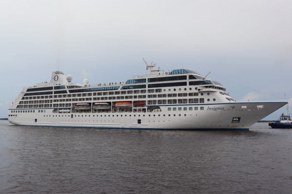 Temporada de Cruzeiros: Navio Insignia atraca no Porto de Manaus com mais de 980 turistas