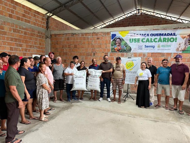 Semig entrega 6 toneladas de calcário em Itacoatiara e reforça combate às queimadas e ao desmatamento