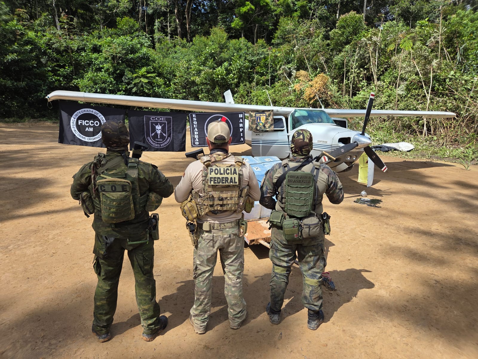 Polícia Militar do Amazonas apreende meia tonelada de cocaína em área de mata no município de Maués