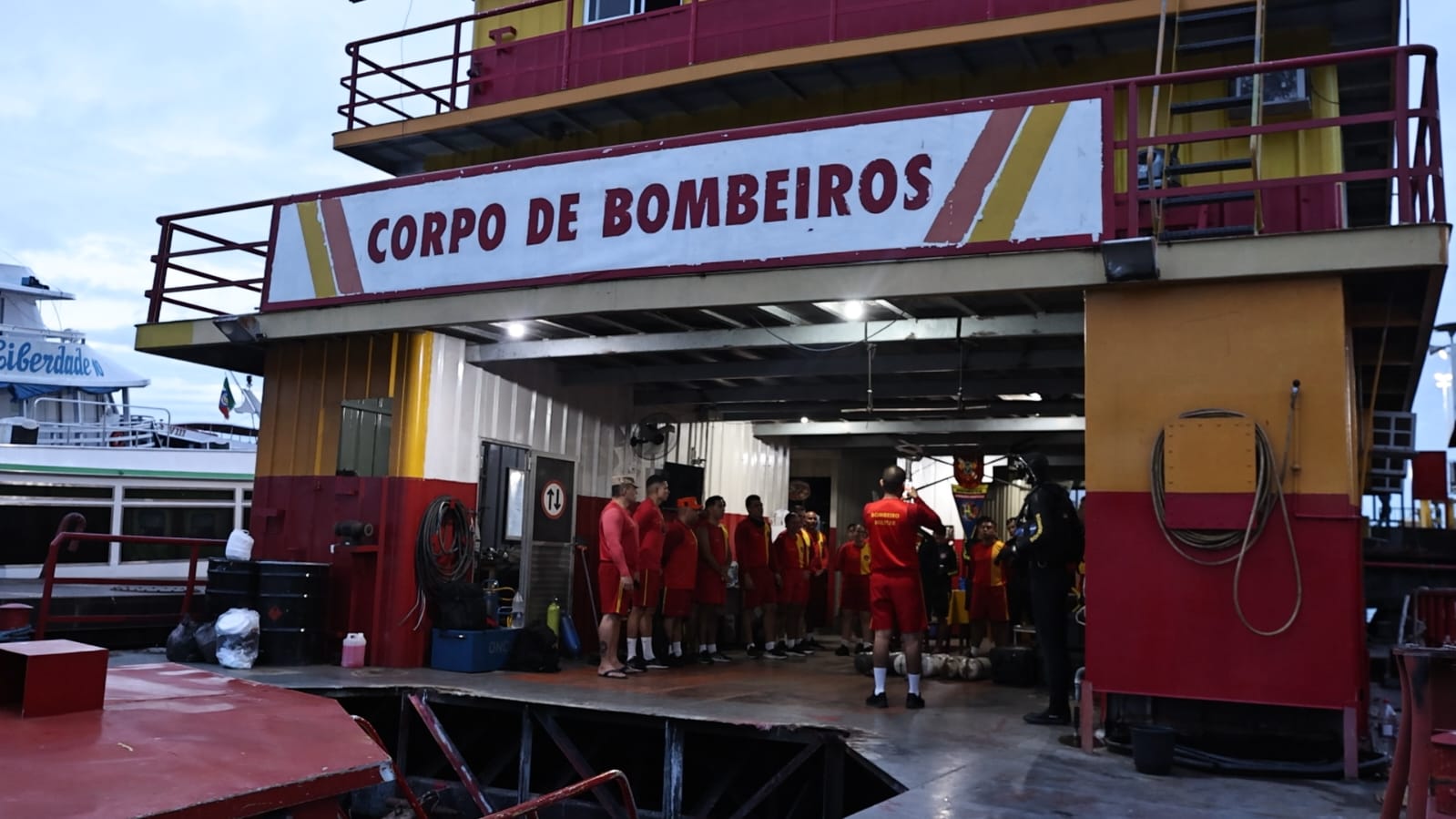 Corpo de Bombeiros encontra corpo de passageiro desaparecido em naufrágio