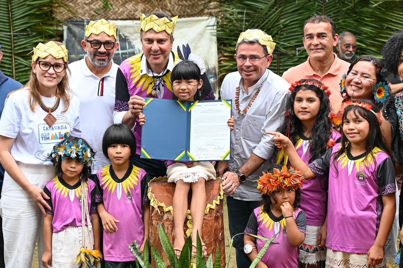 Vice-governador Tadeu de Souza cumpre agenda com ministro de Lula e assina termo para construir escolas indígenas