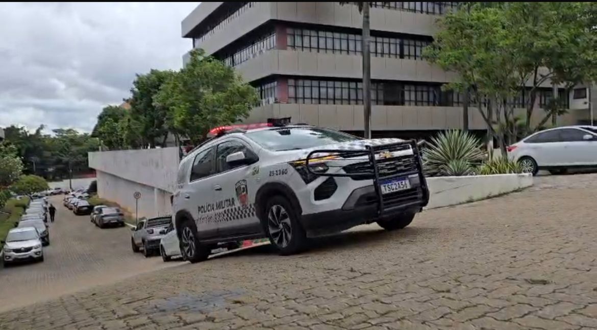 Operação do MP prende dois policiais por suspeita de facilitar fuga de 23 presos em Manaus