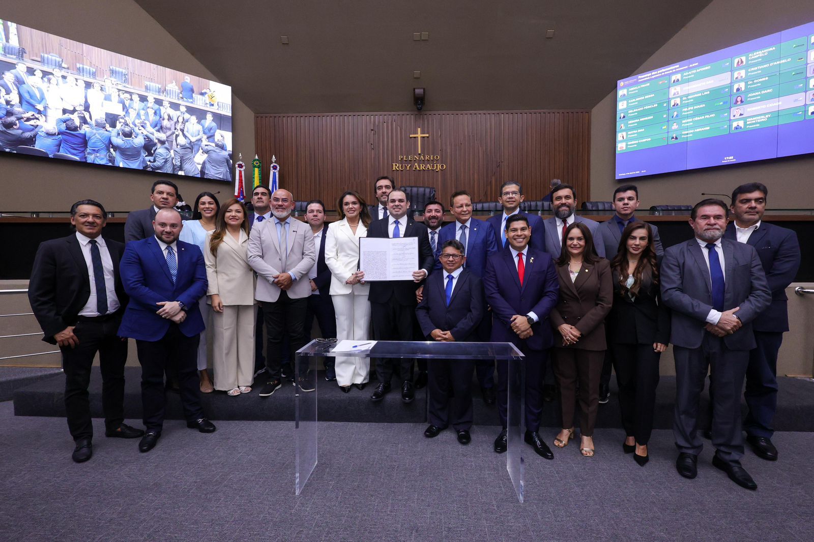 Roberto Cidade assume o Governo e faz chamado duro pela governabilidade no Amazonas