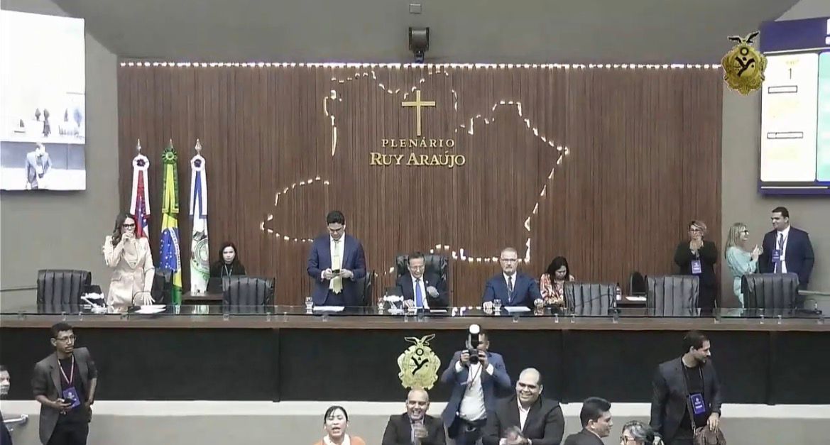 Roberto Cidade é eleito por unanimidade governador do Amazonas
