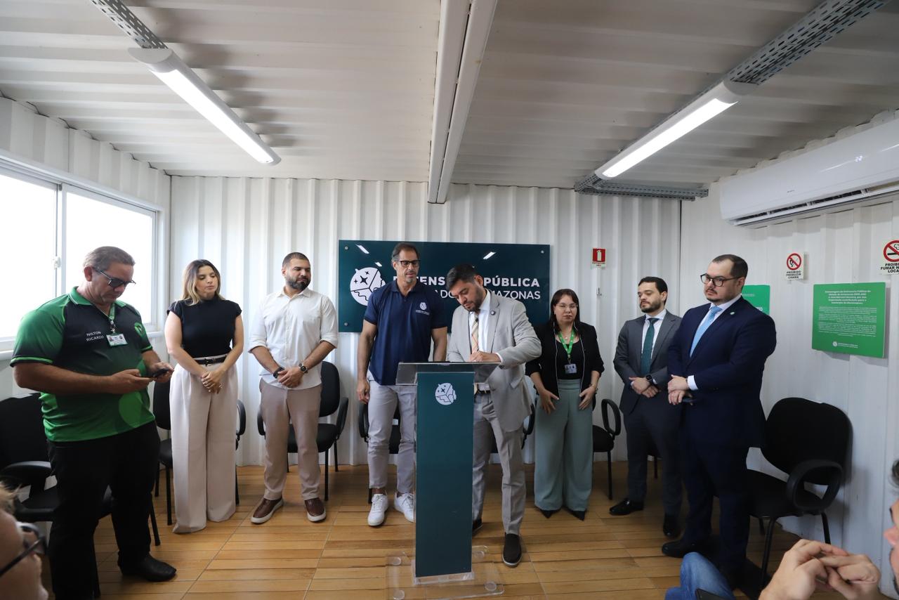 Moradores de 12 municípios recebem atendimento jurídico em parceria inédita entre Defensoria e UEA