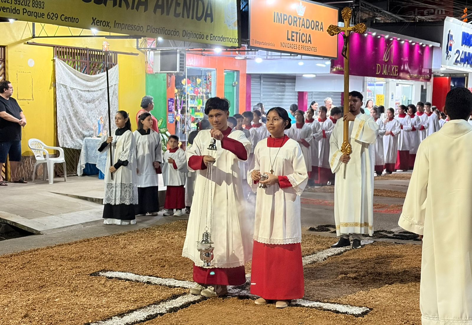 Procissão de Corpus Christi reúne multidão e lota Avenida Parque em Itacoatiara