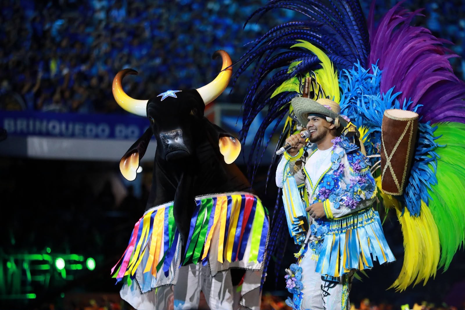 Festival de Parintins 2026: Boi Caprichoso encerra apresentações destacando cultura, memória e tradições da Região Norte