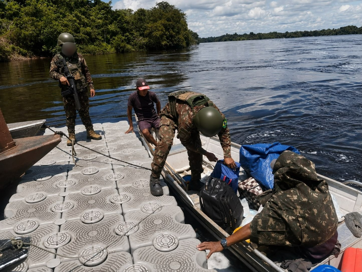Operação Jaguaretê combate a ilícitos transfronteiriços com mais de mil abordagens em rios da Amazônia