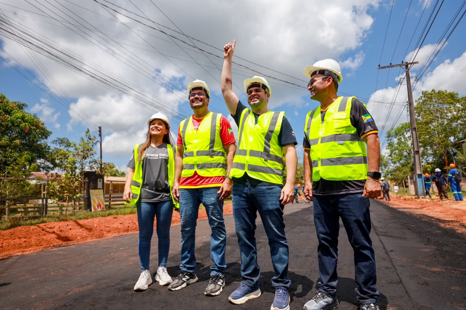 Roberto Cidade acompanha obras de pavimentação em Autazes com investimento de R$ 15,3 milhões