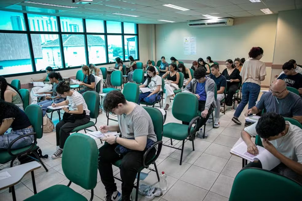 UEA divulga locais e horários das provas do Vestibular e SIS 2026; saiba como conferir